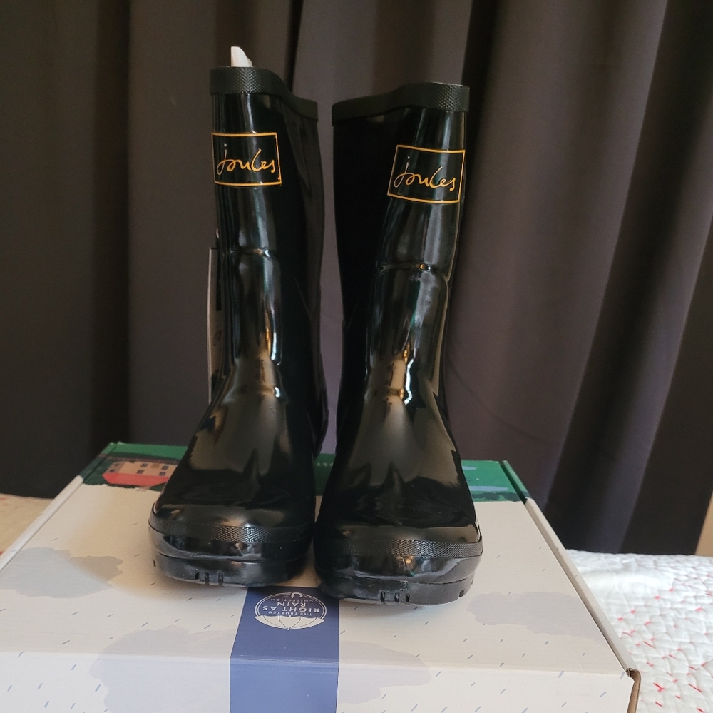 Black shiny rain boots